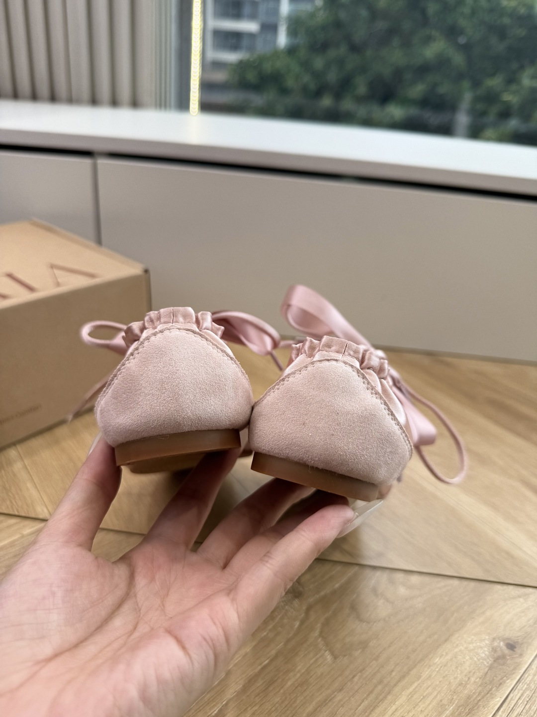 G049 原版开发 2026新款 VIVAIA 春日芭蕾·缎面德训鞋上新把春日的温柔穿在脚上✨缎面光泽+