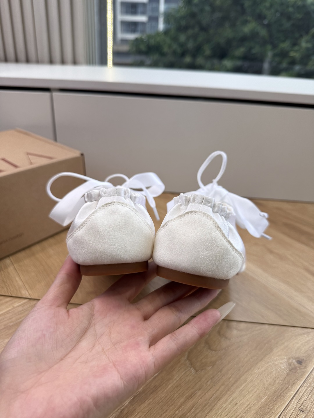 G049 原版开发 2026新款 VIVAIA 春日芭蕾·缎面德训鞋上新把春日的温柔穿在脚上✨缎面光泽+