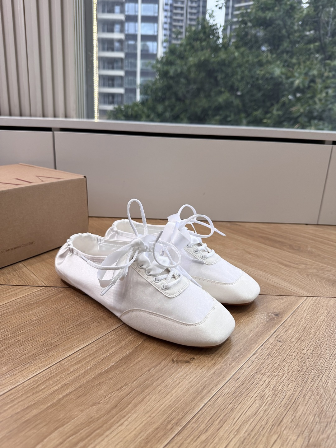 G049 原版开发 2026新款 VIVAIA 春日芭蕾·缎面德训鞋上新把春日的温柔穿在脚上✨缎面光泽+