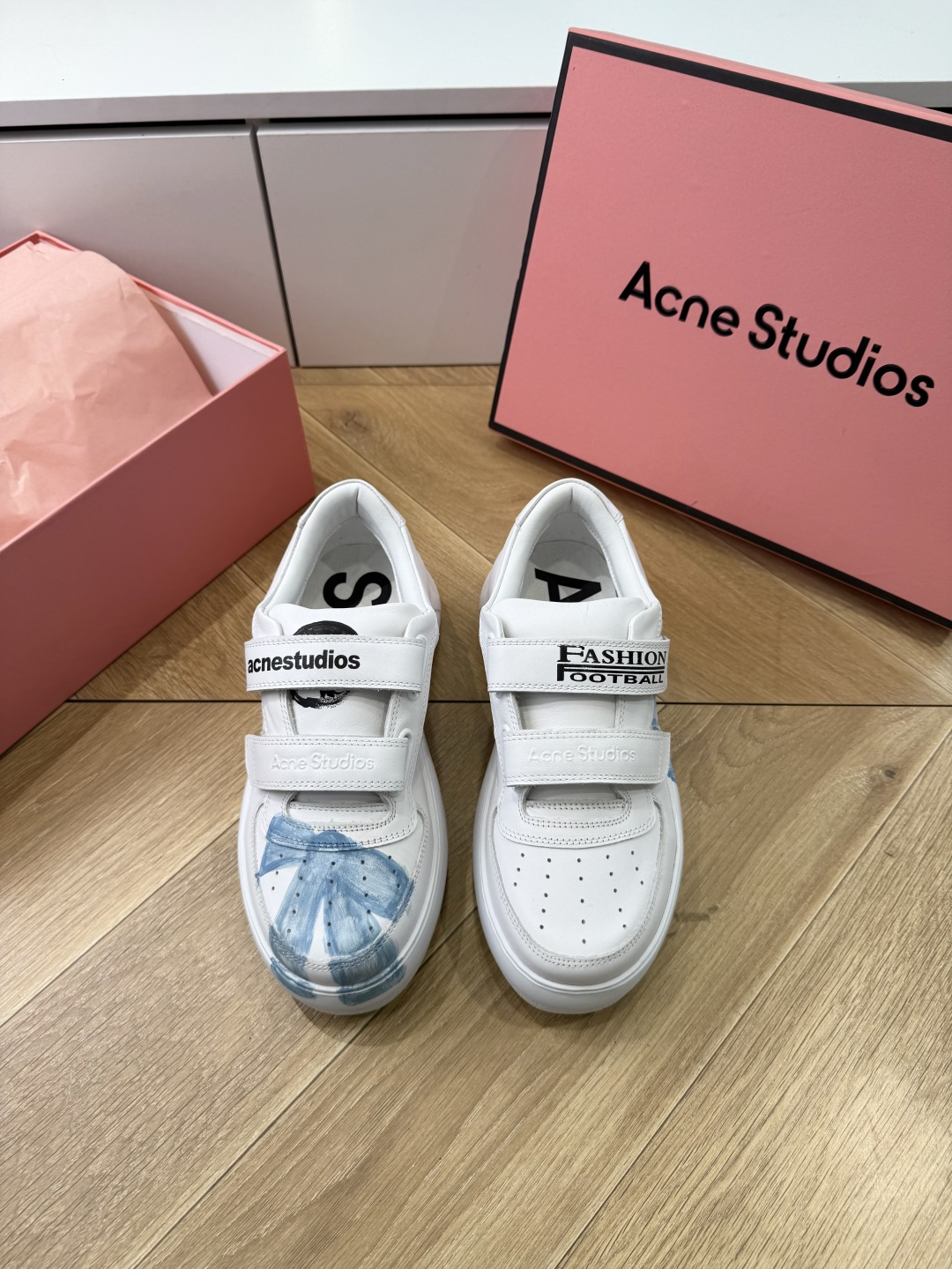 G086代购级别现货供应高版Acne Studios经典魔术贴平底笑脸真皮休闲板鞋运动女鞋小白鞋 面料:牛皮 内里:原版 G086代购级别现货供应高版Acne Studios经典魔术贴平底笑脸真皮休闲板鞋运动女鞋小白鞋 面料:牛皮 内里:原版