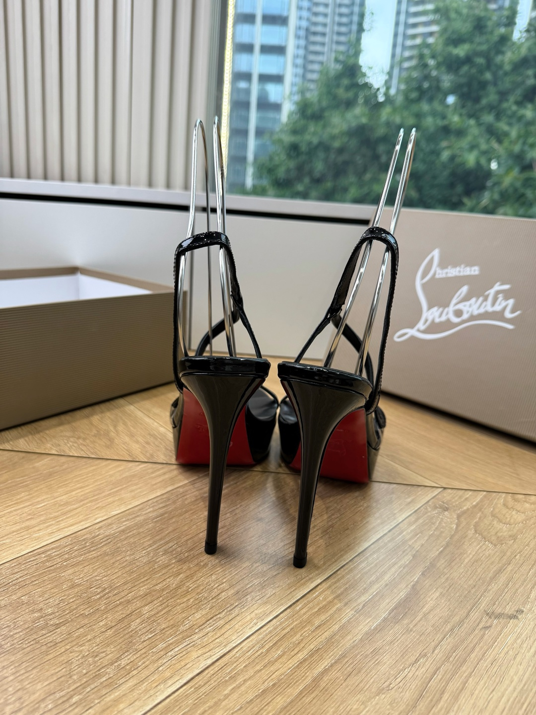 G277Christian Louboutin红底鞋防水台凉鞋 选到了颜色真好看呀[色色R]MyTheresa上现在居然