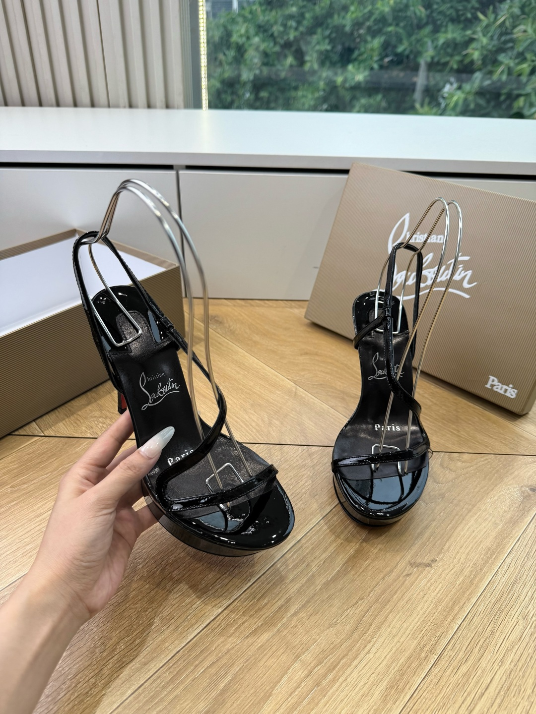 G277Christian Louboutin红底鞋防水台凉鞋 选到了颜色真好看呀[色色R]MyTheresa上现在居然