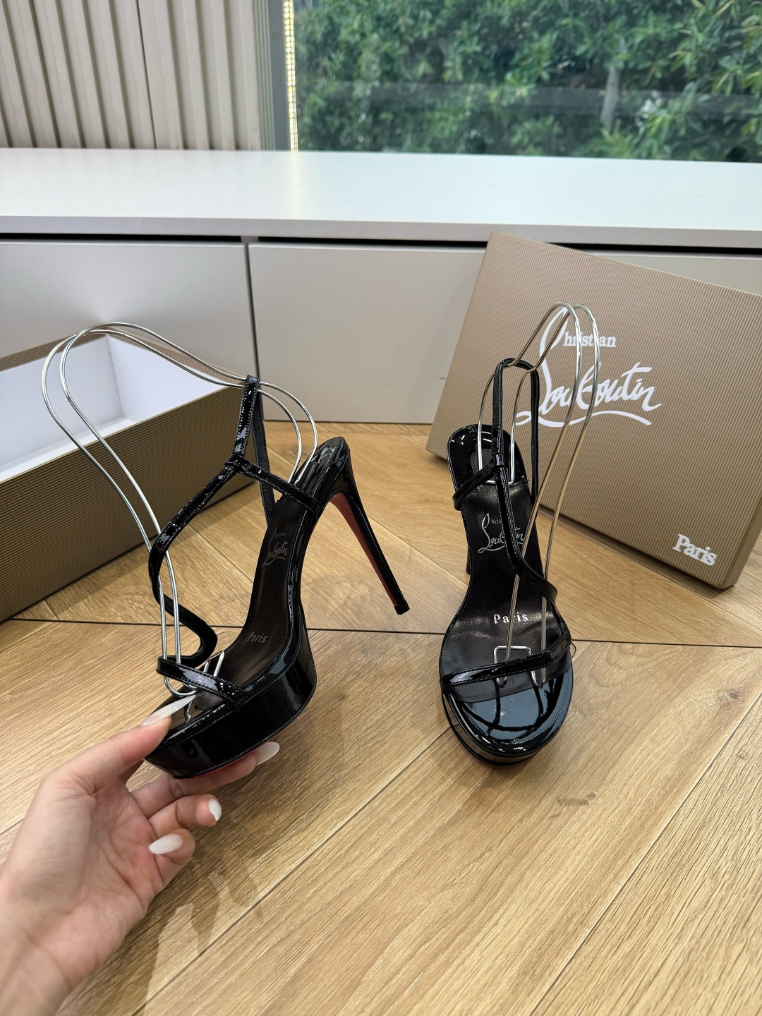 G277Christian Louboutin红底鞋防水台凉鞋 选到了颜色真好看呀[色色R]MyTheresa上现在居然