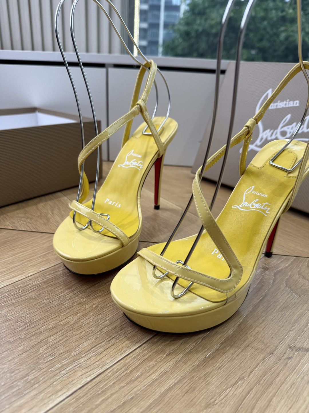 G277Christian Louboutin红底鞋防水台凉鞋 选到了颜色真好看呀[色色R]MyTheresa上现在居然
