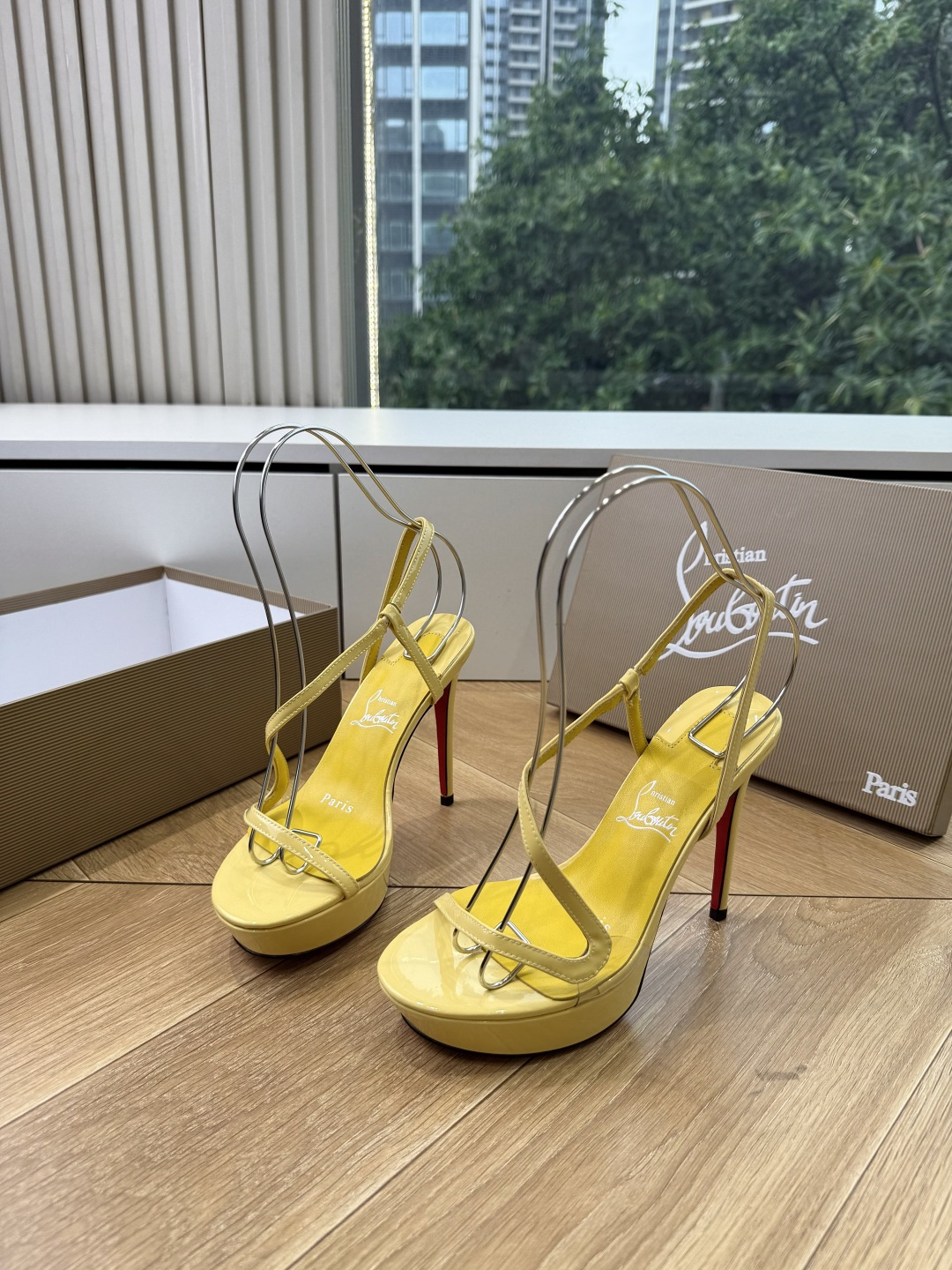 G277Christian Louboutin红底鞋防水台凉鞋 选到了颜色真好看呀[色色R]MyTheresa上现在居然