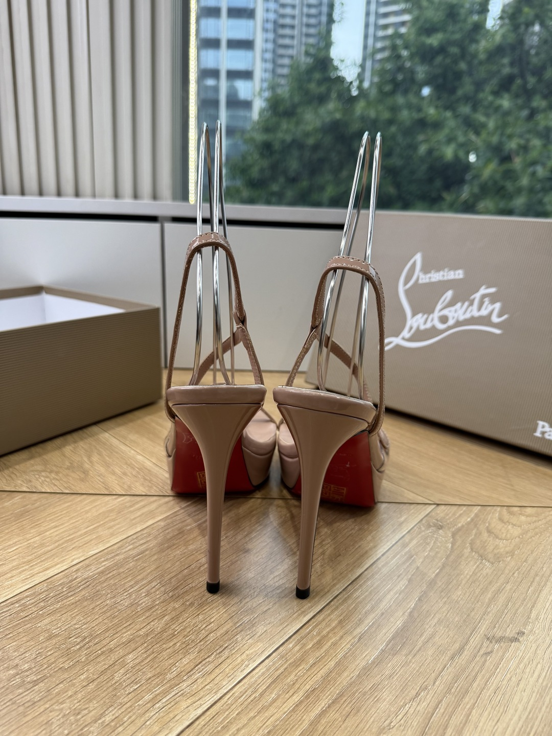 G277Christian Louboutin红底鞋防水台凉鞋 选到了颜色真好看呀[色色R]MyTheresa上现在居然