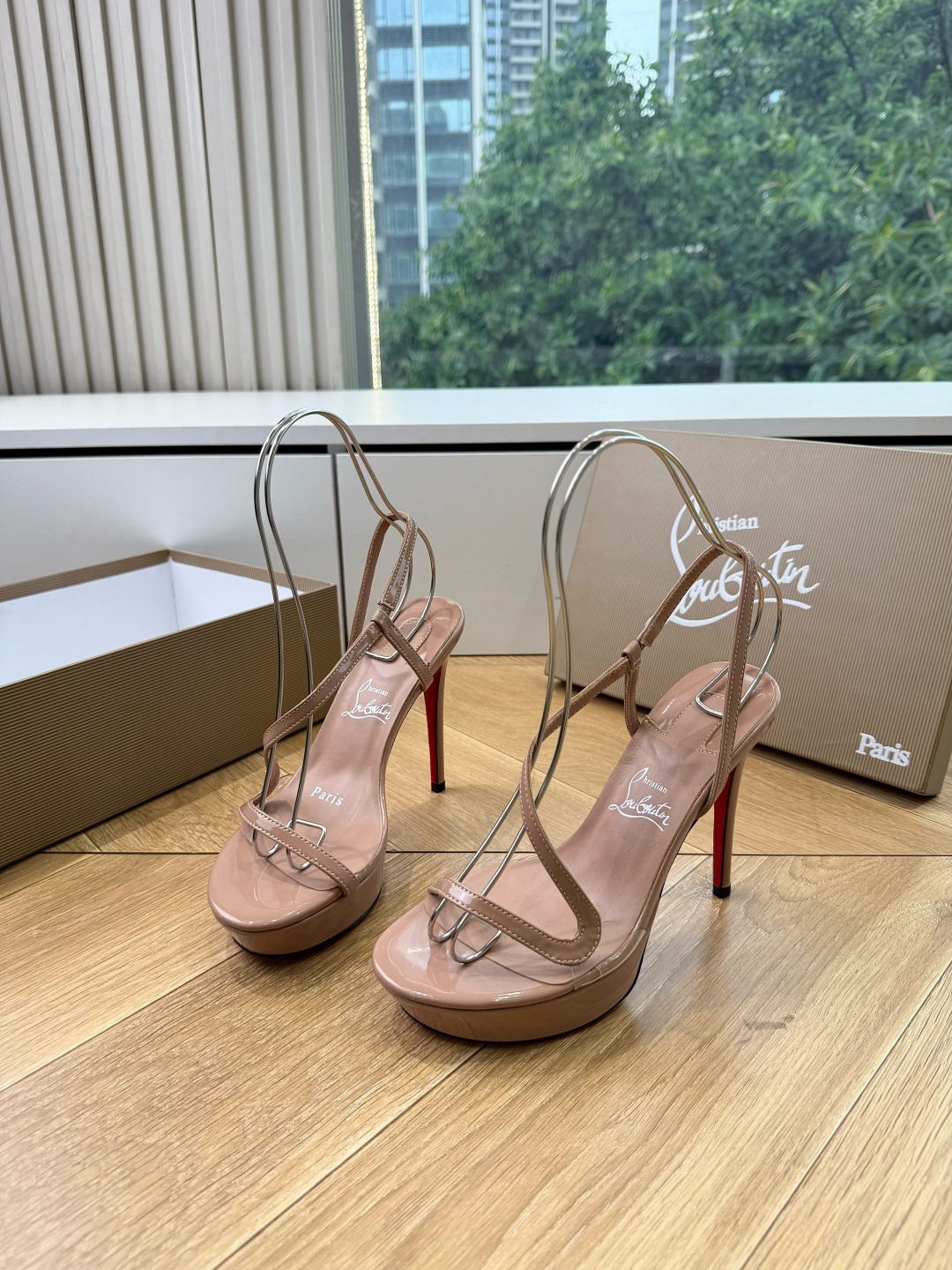 G277Christian Louboutin红底鞋防水台凉鞋 选到了颜色真好看呀[色色R]MyTheresa上现在居然