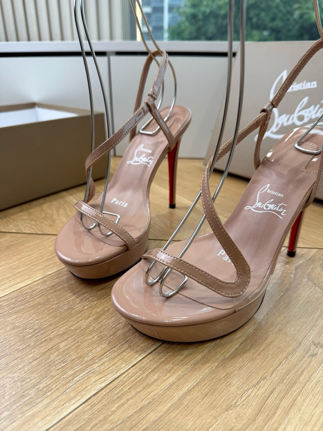 G277Christian Louboutin红底鞋防水台凉鞋 选到了颜色真好看呀[色色R]MyTheresa上现在居然