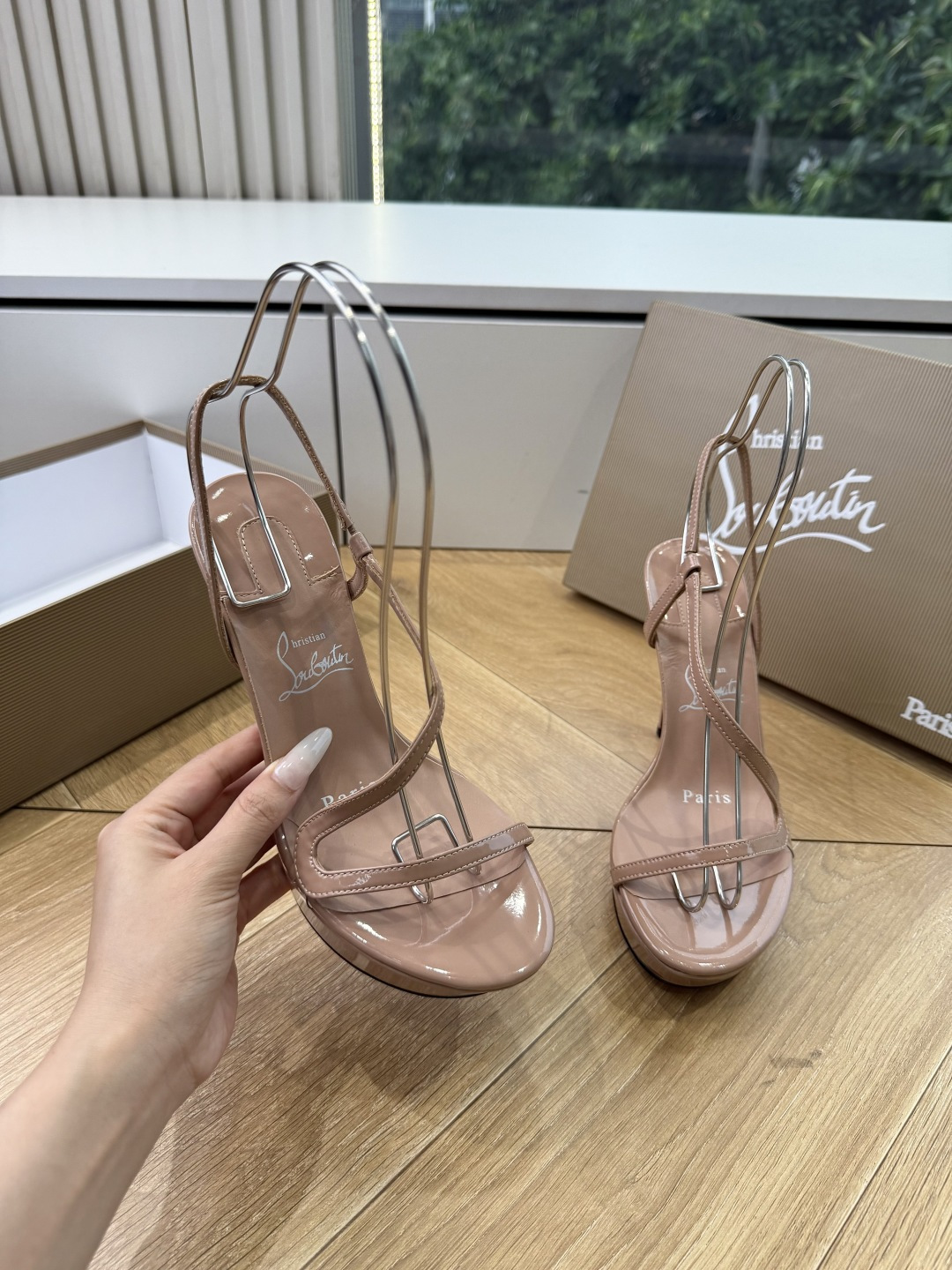 G277Christian Louboutin红底鞋防水台凉鞋 选到了颜色真好看呀[色色R]MyTheresa上现在居然