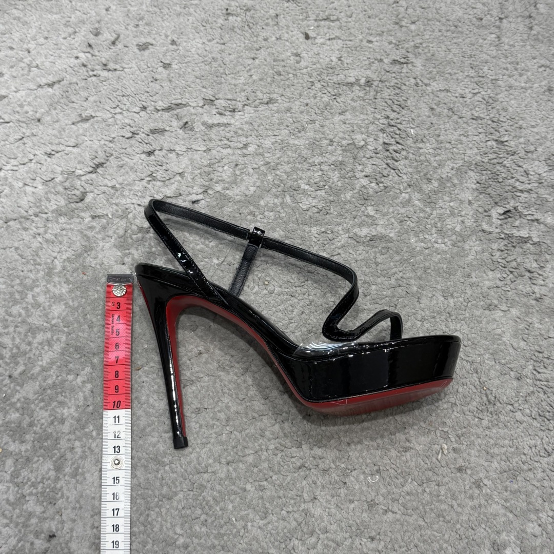 G277Christian Louboutin红底鞋防水台凉鞋 选到了颜色真好看呀[色色R]MyTheresa上现在居然
