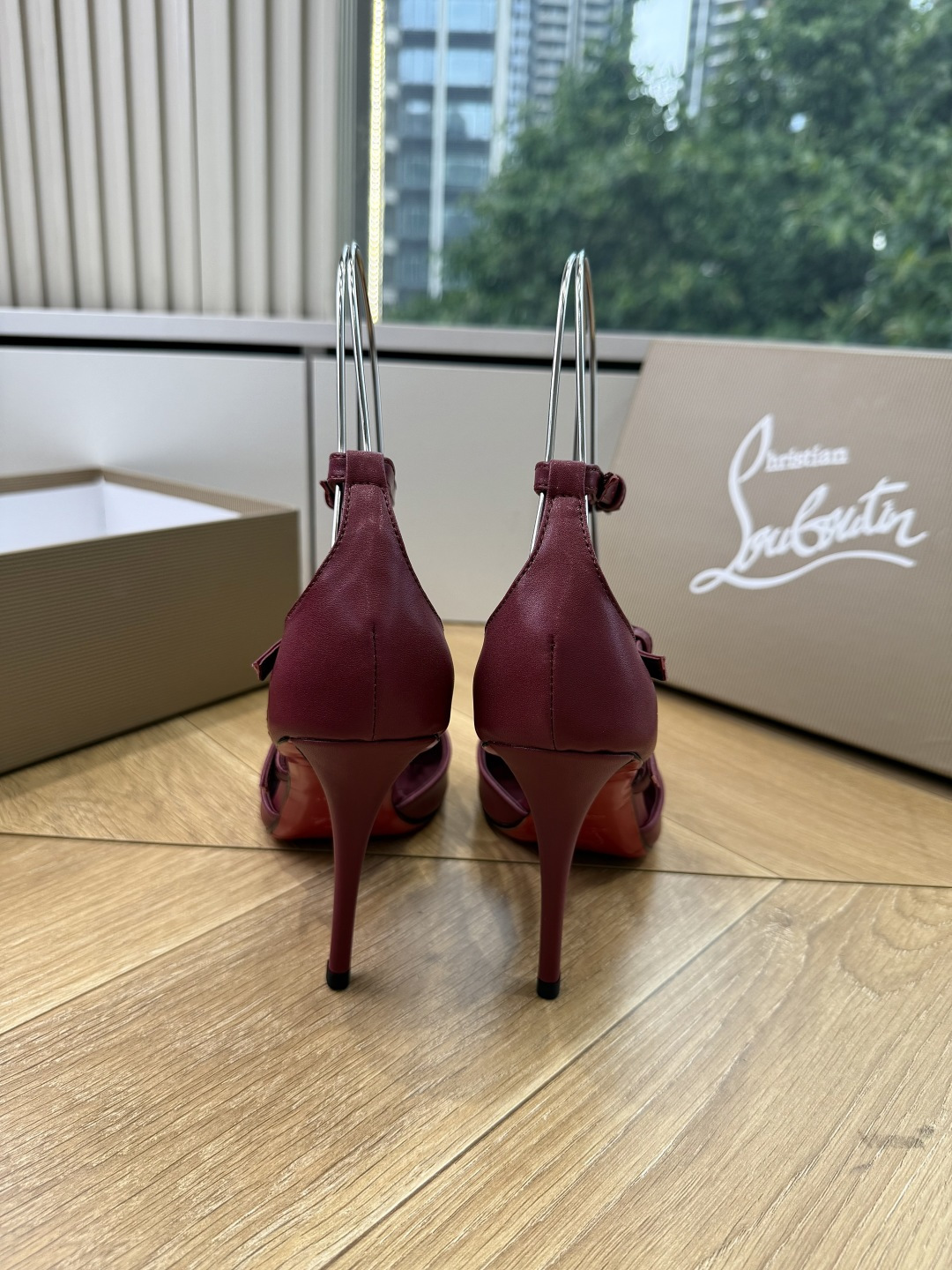 G277Christian Louboutin红底鞋防水台凉鞋 选到了颜色真好看呀[色色R]MyTheresa上现在居然