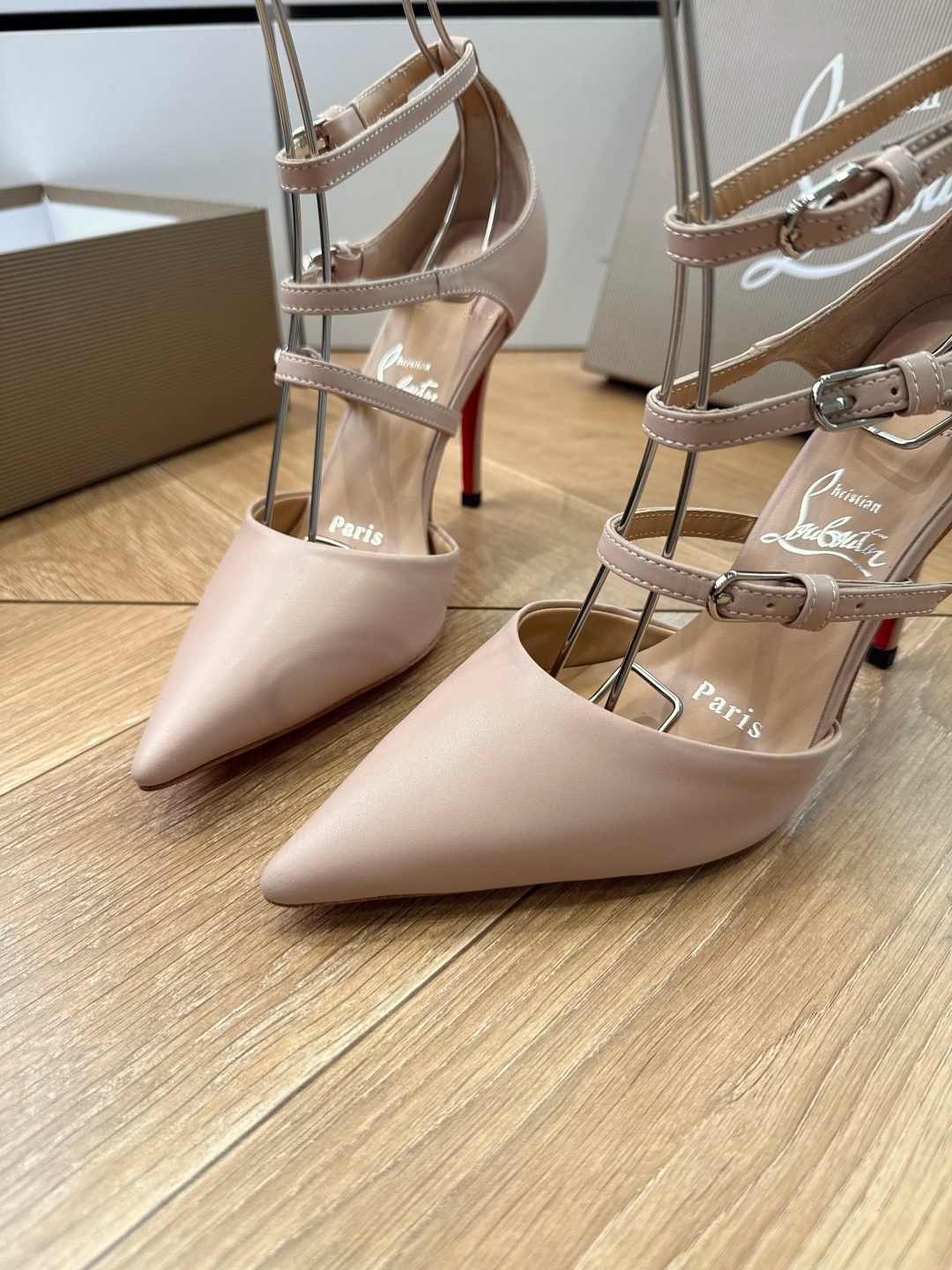G277Christian Louboutin红底鞋防水台凉鞋 选到了颜色真好看呀[色色R]MyTheresa上现在居然