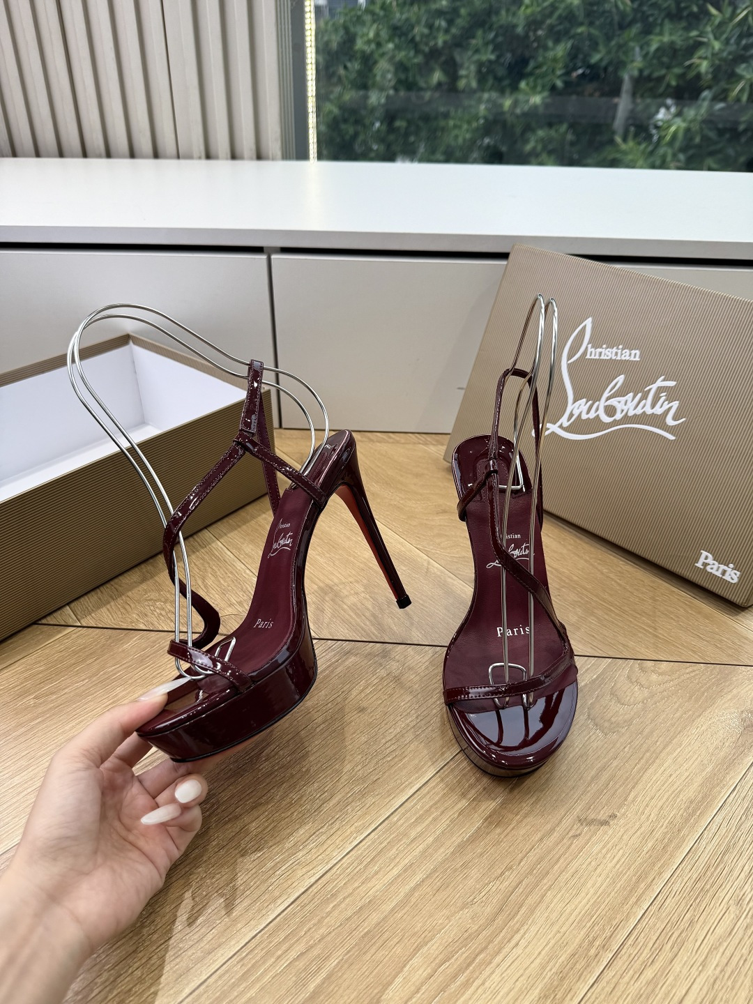 G277Christian Louboutin红底鞋防水台凉鞋 选到了颜色真好看呀[色色R]MyTheresa上现在居然