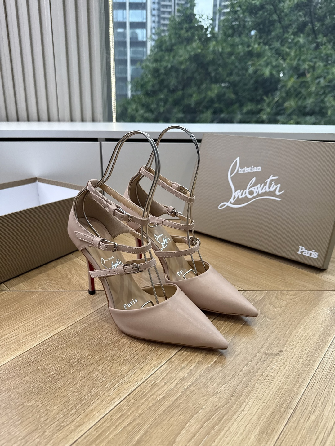 G277Christian Louboutin红底鞋防水台凉鞋 选到了颜色真好看呀[色色R]MyTheresa上现在居然