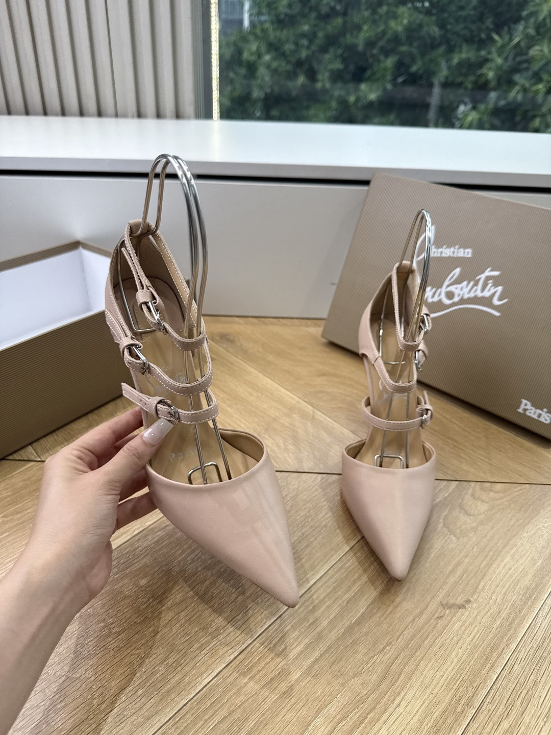 G277Christian Louboutin红底鞋防水台凉鞋 选到了颜色真好看呀[色色R]MyTheresa上现在居然