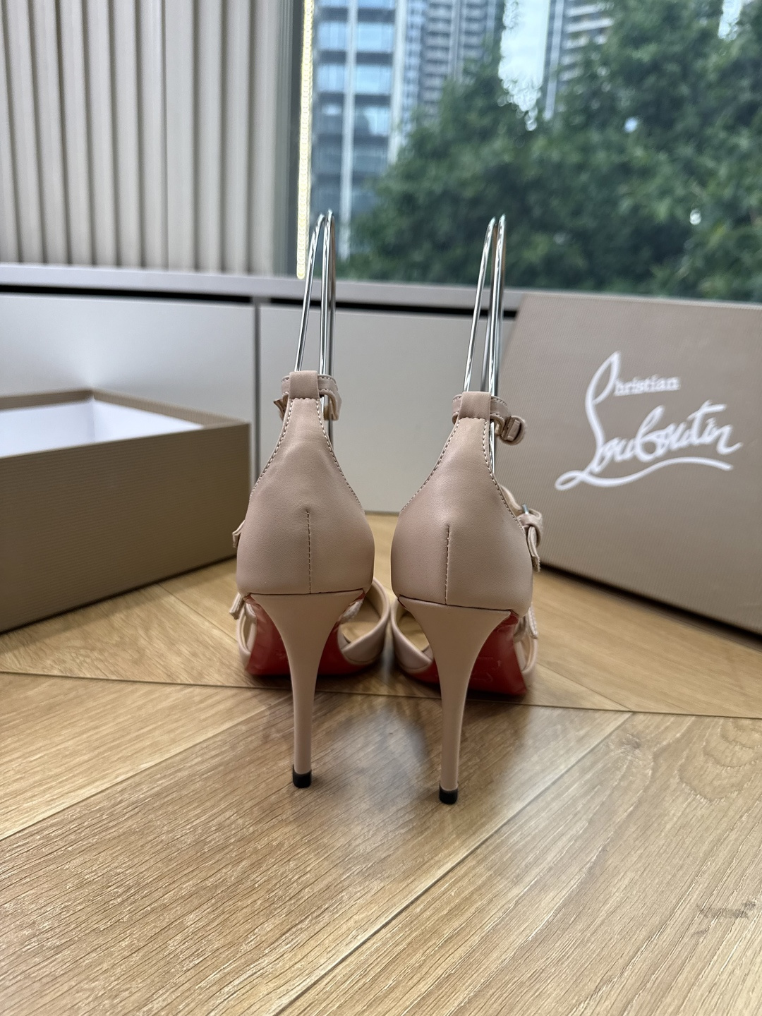 G277Christian Louboutin红底鞋防水台凉鞋 选到了颜色真好看呀[色色R]MyTheresa上现在居然