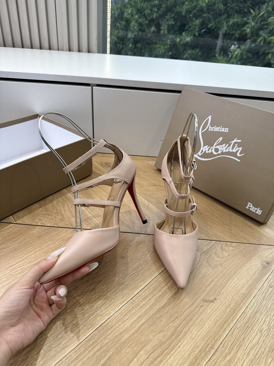 G277Christian Louboutin红底鞋防水台凉鞋 选到了颜色真好看呀[色色R]MyTheresa上现在居然