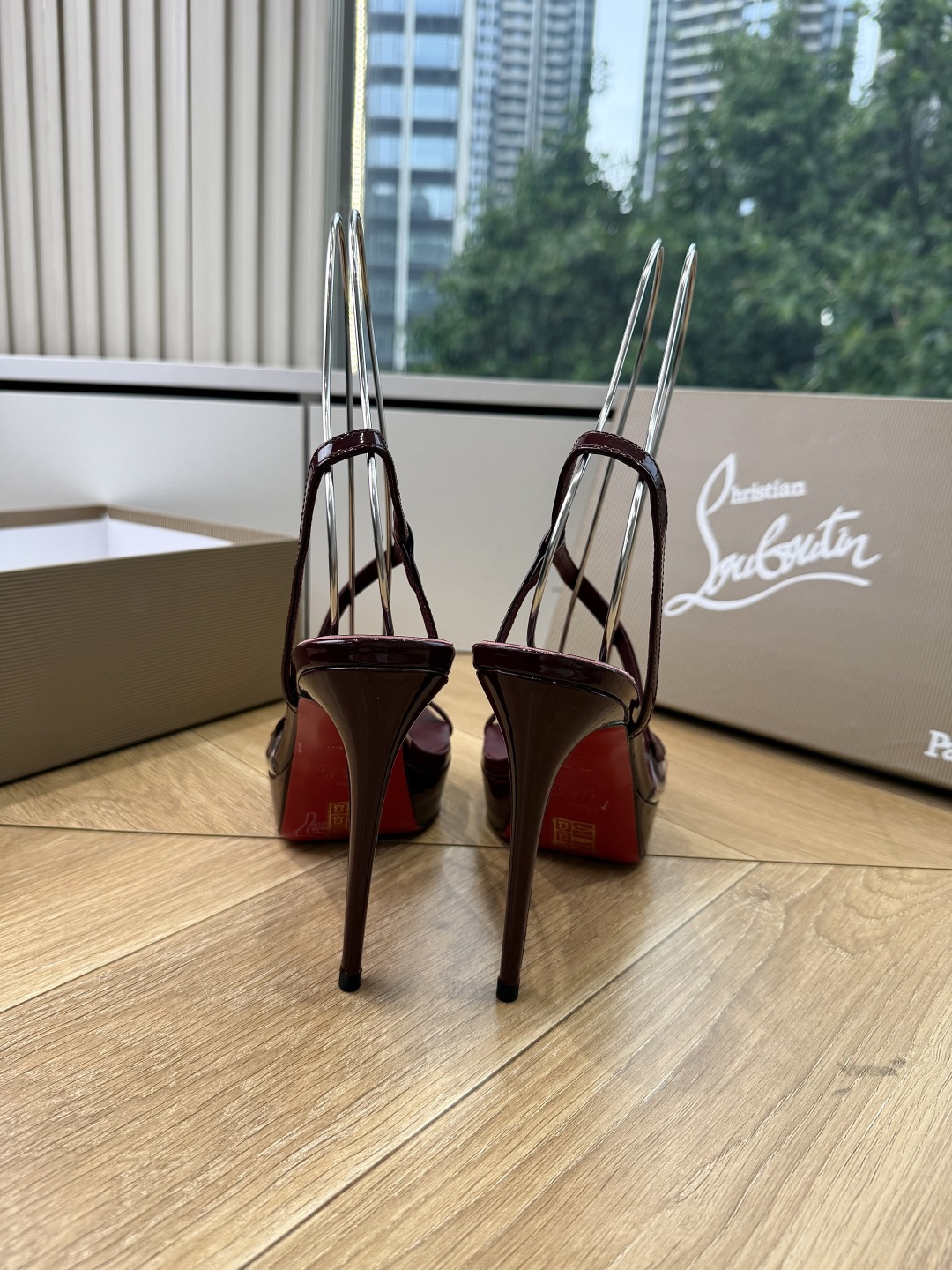 G277Christian Louboutin红底鞋防水台凉鞋 选到了颜色真好看呀[色色R]MyTheresa上现在居然