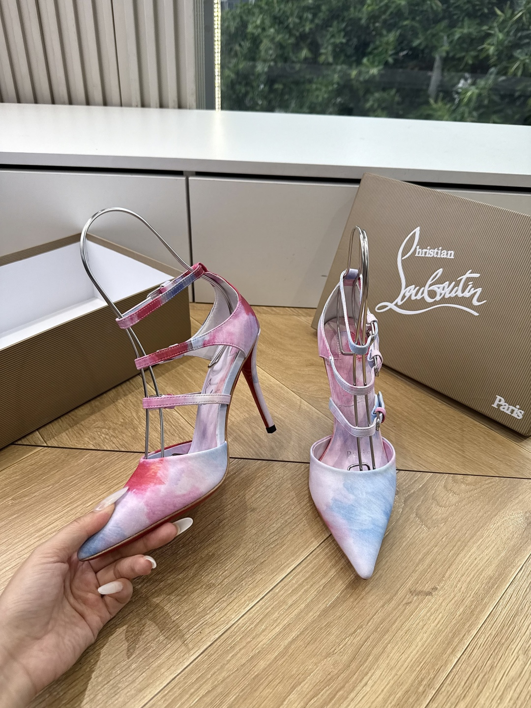 G277Christian Louboutin红底鞋防水台凉鞋 选到了颜色真好看呀[色色R]MyTheresa上现在居然
