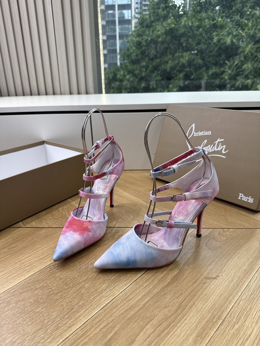 G277Christian Louboutin红底鞋防水台凉鞋 选到了颜色真好看呀[色色R]MyTheresa上现在居然
