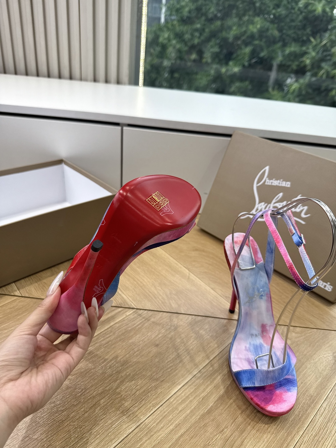 G277Christian Louboutin红底鞋防水台凉鞋 选到了颜色真好看呀[色色R]MyTheresa上现在居然