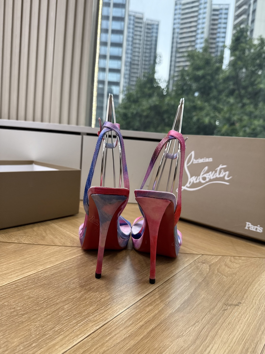 G277Christian Louboutin红底鞋防水台凉鞋 选到了颜色真好看呀[色色R]MyTheresa上现在居然