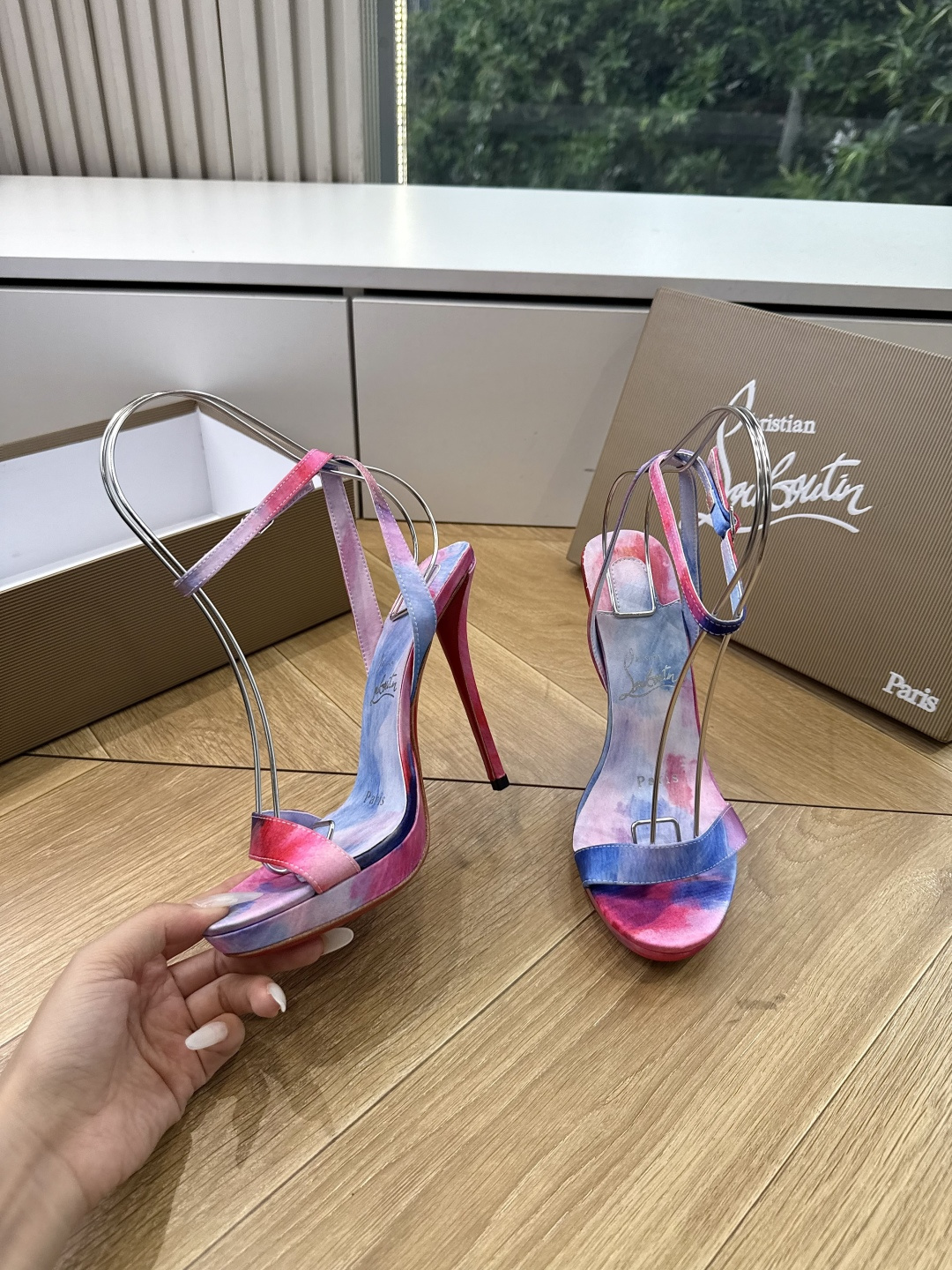 G277Christian Louboutin红底鞋防水台凉鞋 选到了颜色真好看呀[色色R]MyTheresa上现在居然