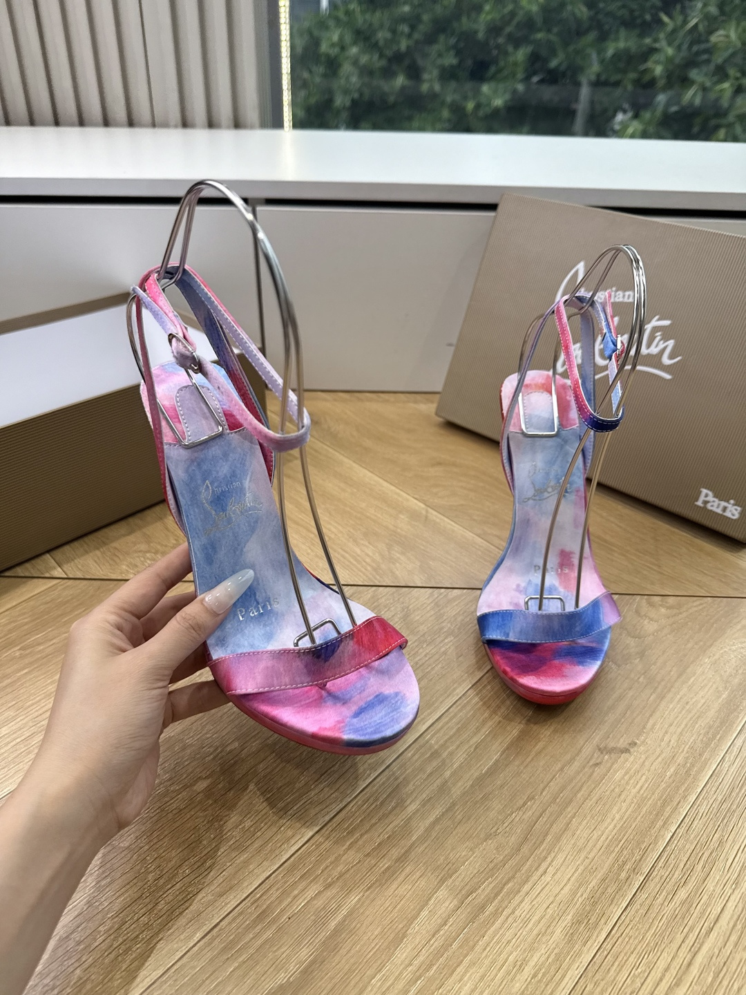 G277Christian Louboutin红底鞋防水台凉鞋 选到了颜色真好看呀[色色R]MyTheresa上现在居然