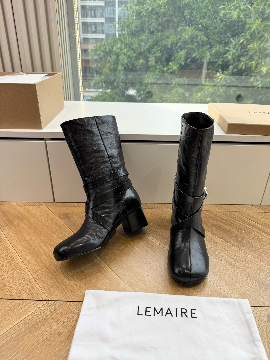 G028😀LEMAIRE✨2026秋冬新款复古短靴,法式慵懒,简约而不失格调,绑带设计,是随性与精致的融合,太美貌了💯 G028😀LEMAIRE✨2026秋冬新款复古短靴,法式慵懒,简约而不失格调,绑带设计,是随性与精致的融合,太美貌了💯