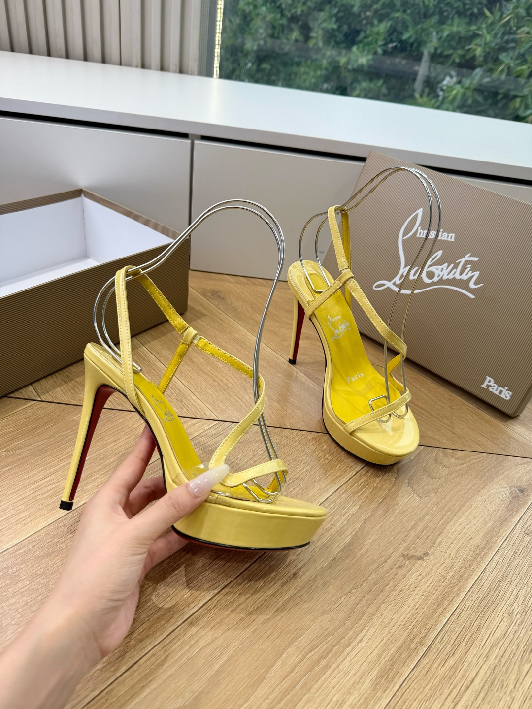 G277Christian Louboutin红底鞋防水台凉鞋 选到了颜色真好看呀[色色R]MyTheresa上现在居然