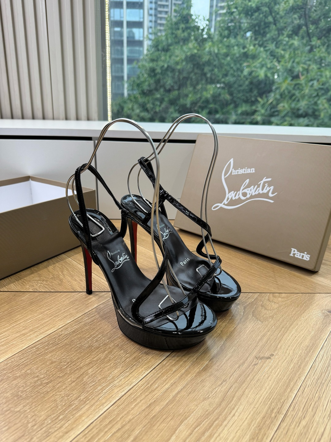 G277Christian Louboutin红底鞋防水台凉鞋 选到了颜色真好看呀[色色R]MyTheresa上现在居然
