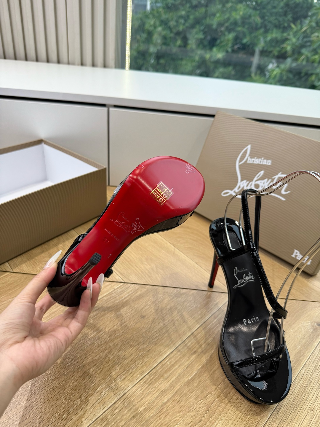 G277Christian Louboutin红底鞋防水台凉鞋 选到了颜色真好看呀[色色R]MyTheresa上现在居然