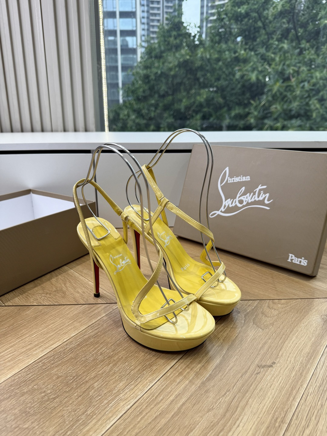 G277Christian Louboutin红底鞋防水台凉鞋 选到了颜色真好看呀[色色R]MyTheresa上现在居然