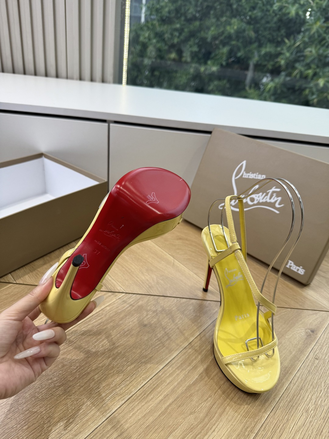 G277Christian Louboutin红底鞋防水台凉鞋 选到了颜色真好看呀[色色R]MyTheresa上现在居然