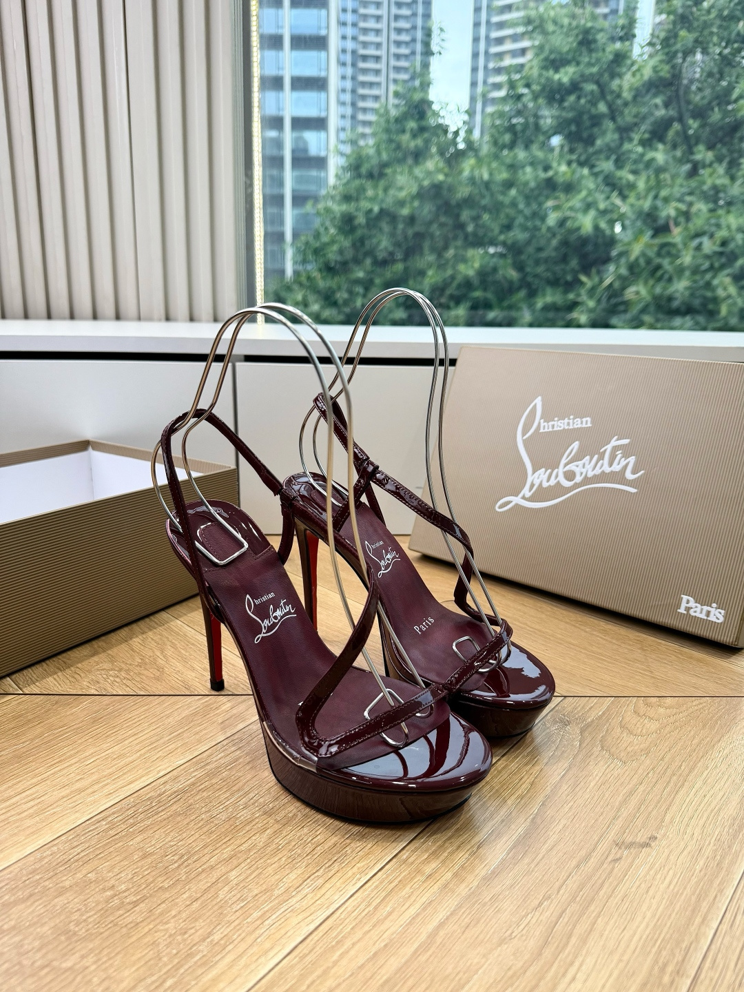 G277Christian Louboutin红底鞋防水台凉鞋 选到了颜色真好看呀[色色R]MyTheresa上现在居然