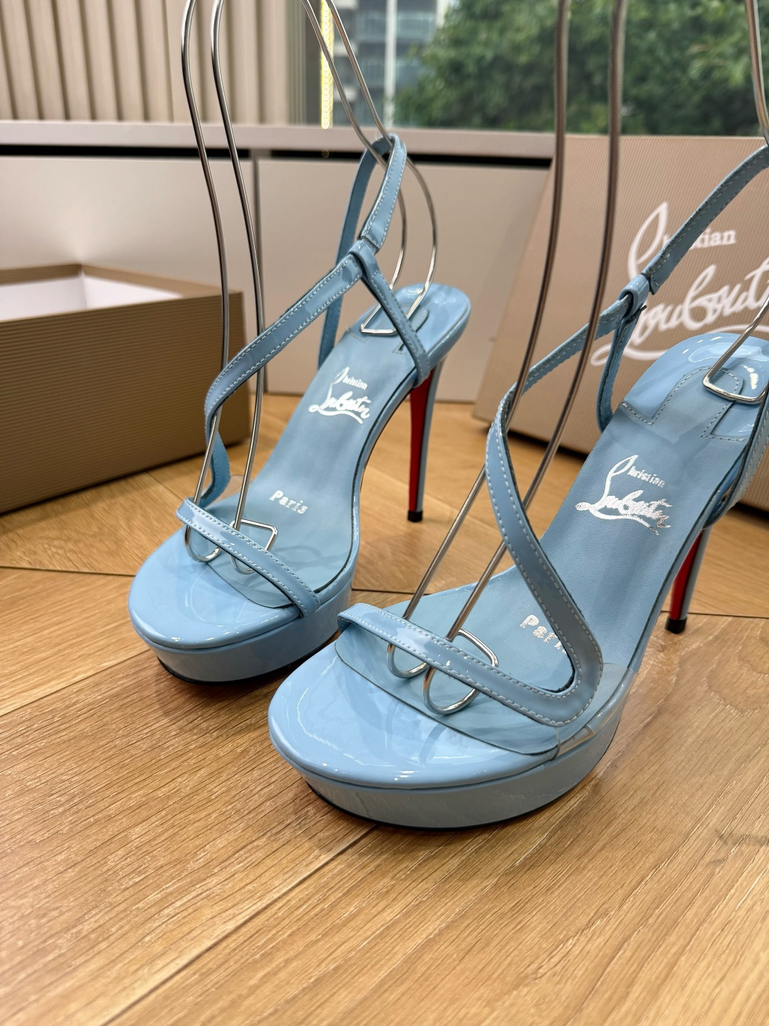 G277Christian Louboutin红底鞋防水台凉鞋 选到了颜色真好看呀[色色R]MyTheresa上现在居然