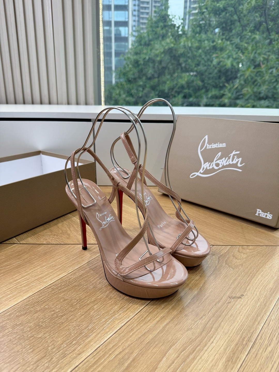 G277Christian Louboutin红底鞋防水台凉鞋 选到了颜色真好看呀[色色R]MyTheresa上现在居然