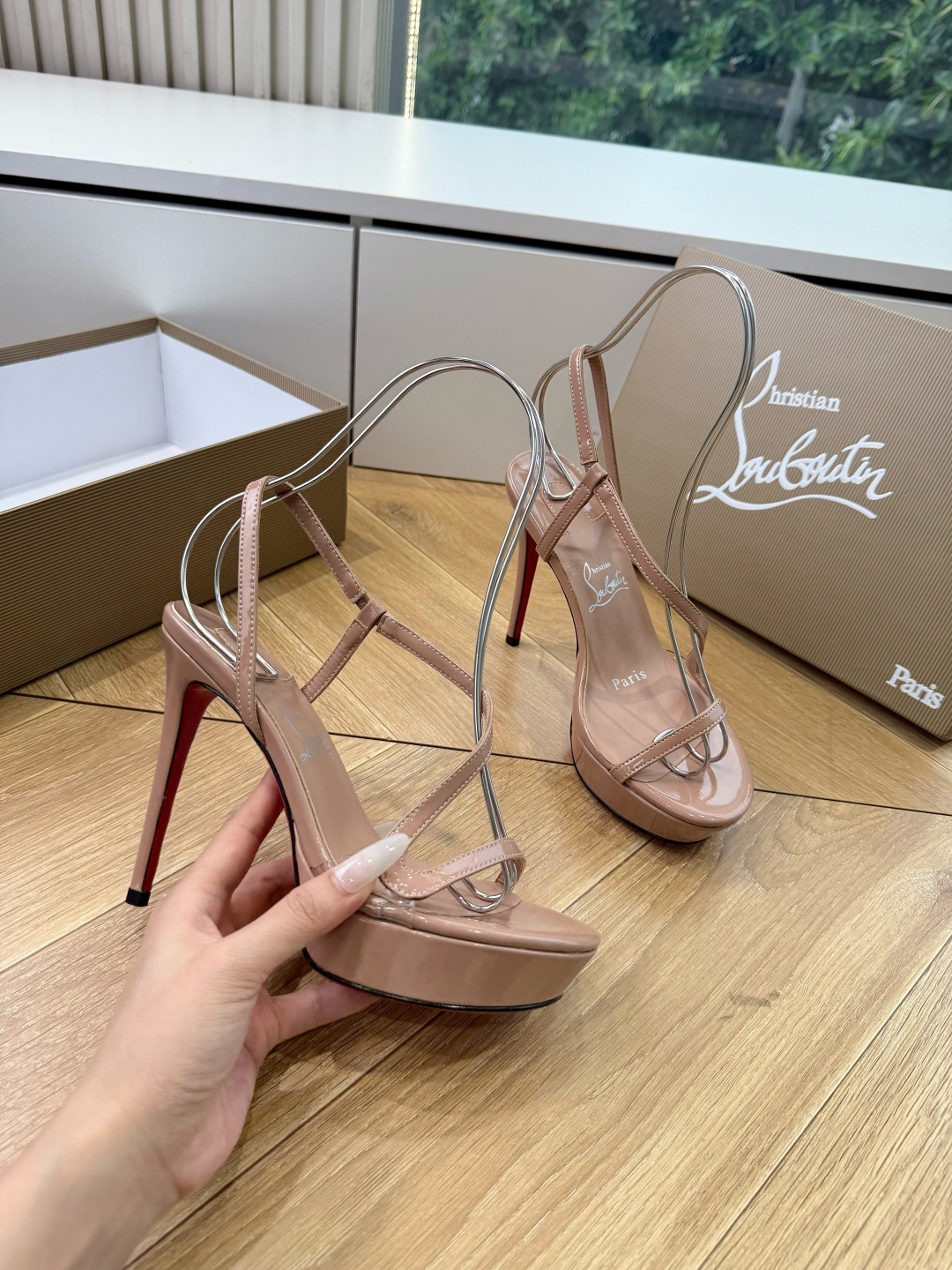 G277Christian Louboutin红底鞋防水台凉鞋 选到了颜色真好看呀[色色R]MyTheresa上现在居然