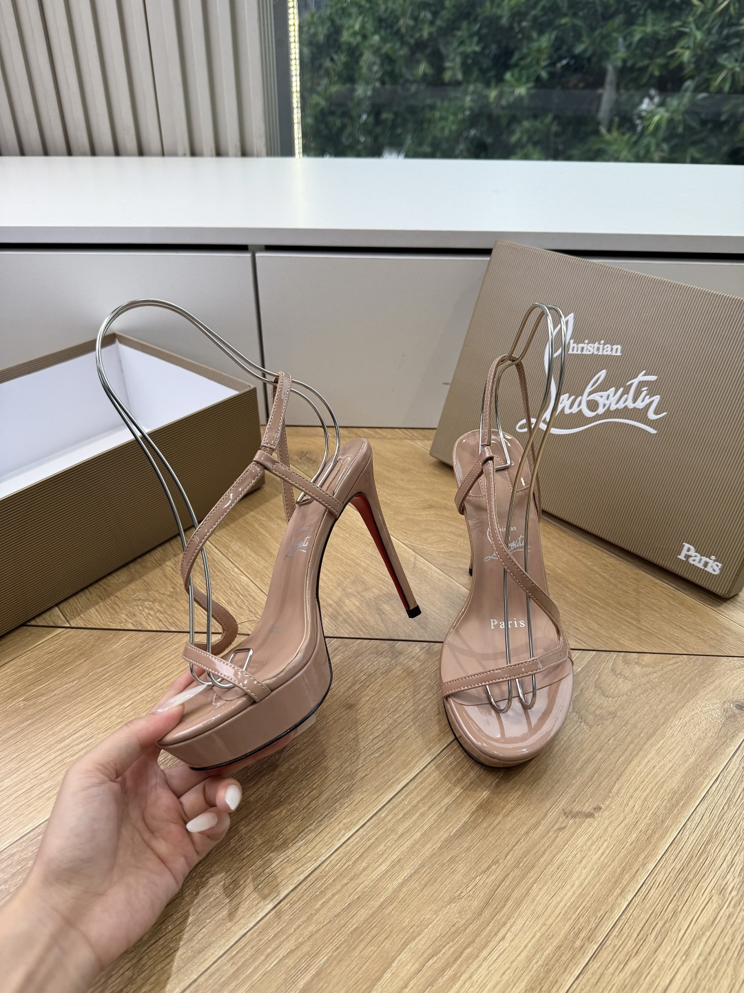 G277Christian Louboutin红底鞋防水台凉鞋 选到了颜色真好看呀[色色R]MyTheresa上现在居然