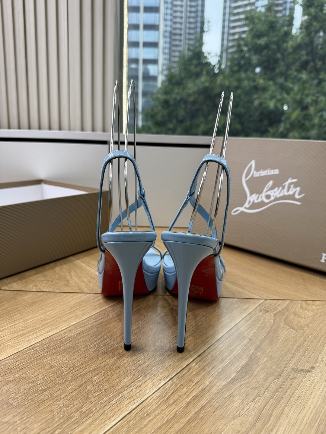G277Christian Louboutin红底鞋防水台凉鞋 选到了颜色真好看呀[色色R]MyTheresa上现在居然
