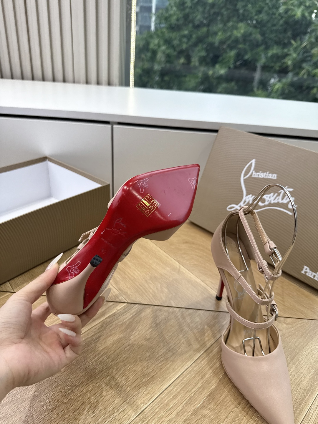 G277Christian Louboutin红底鞋防水台凉鞋 选到了颜色真好看呀[色色R]MyTheresa上现在居然