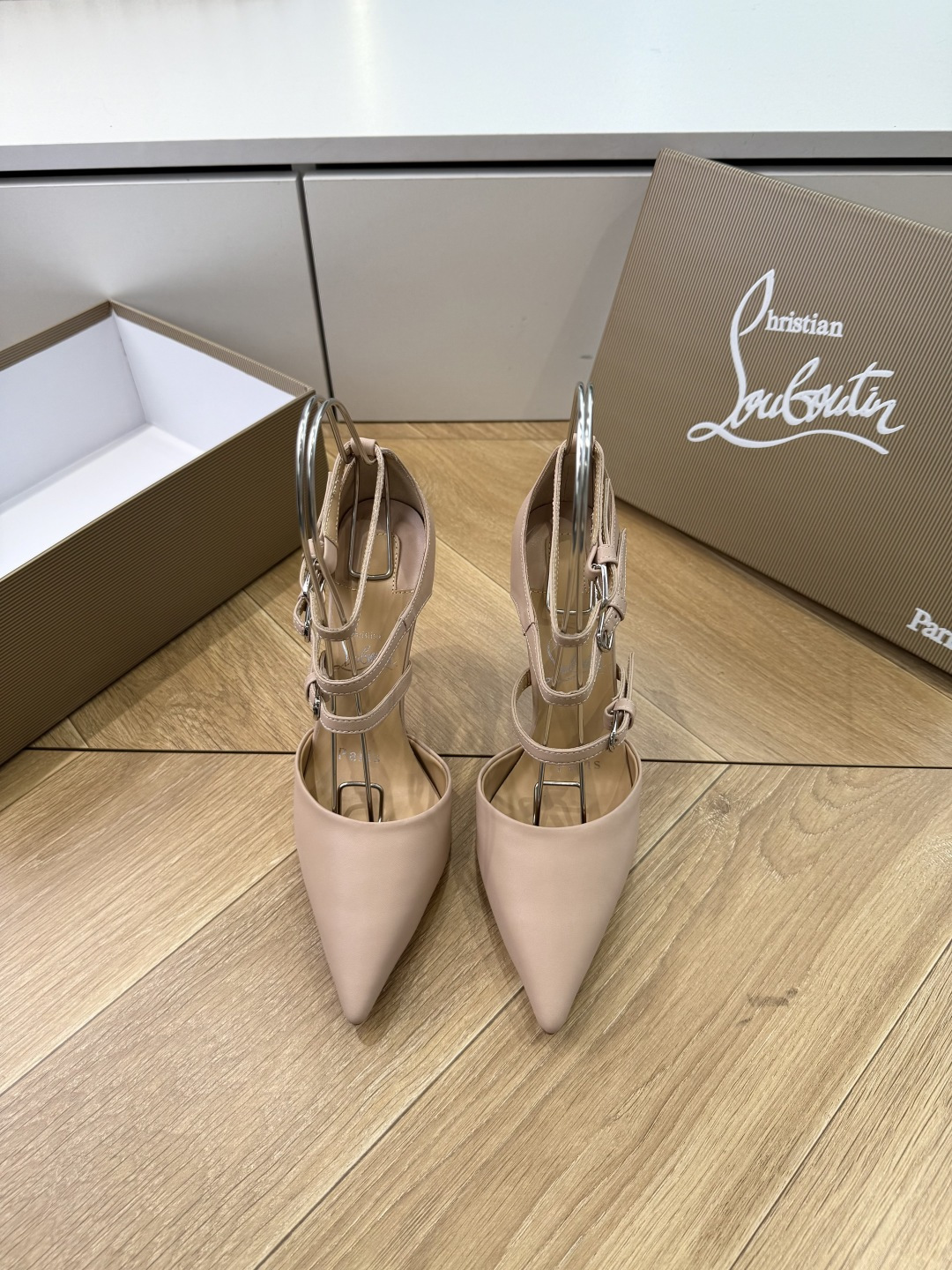 G277Christian Louboutin红底鞋防水台凉鞋 选到了颜色真好看呀[色色R]MyTheresa上现在居然