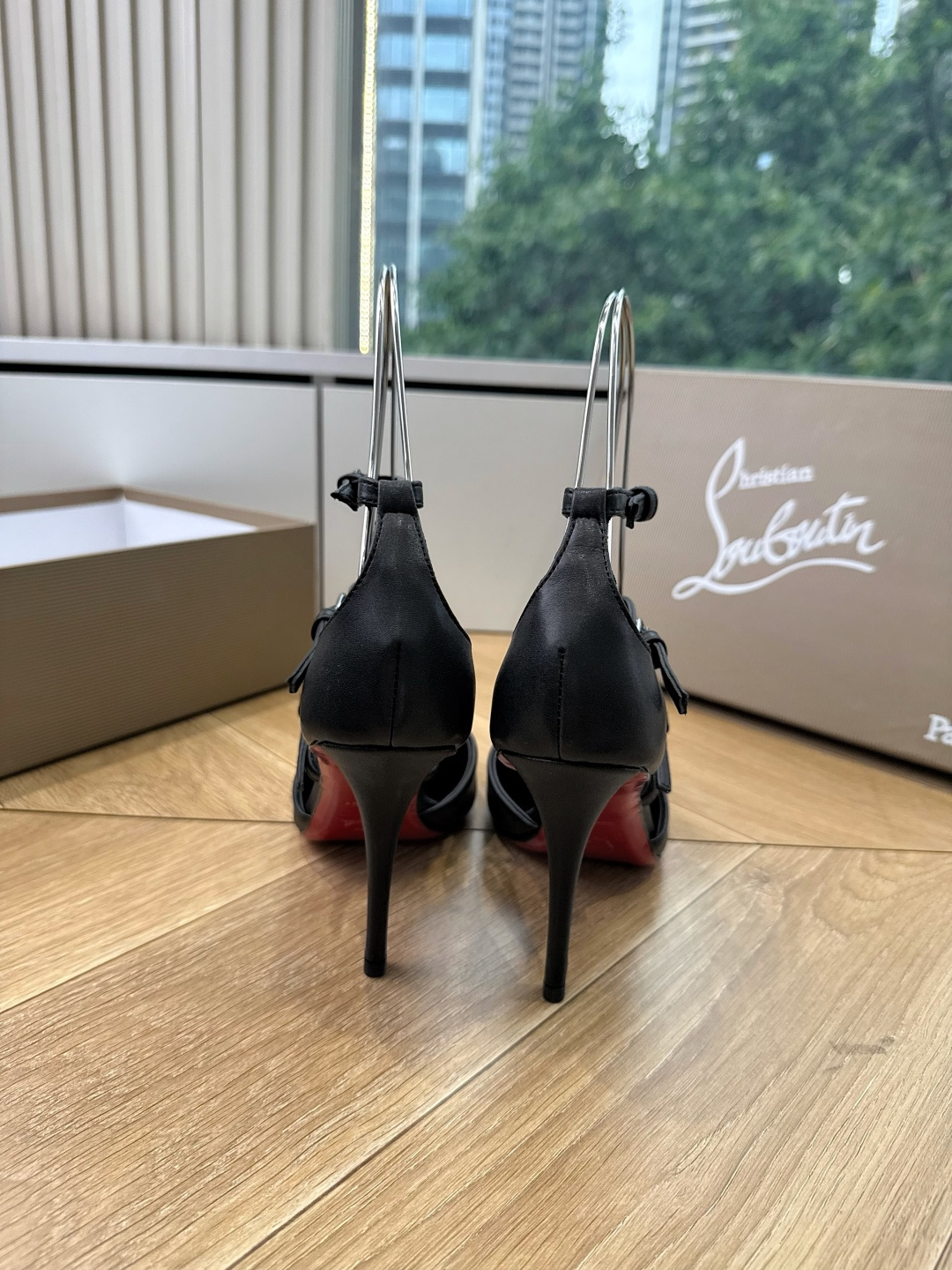 G277Christian Louboutin红底鞋防水台凉鞋 选到了颜色真好看呀[色色R]MyTheresa上现在居然