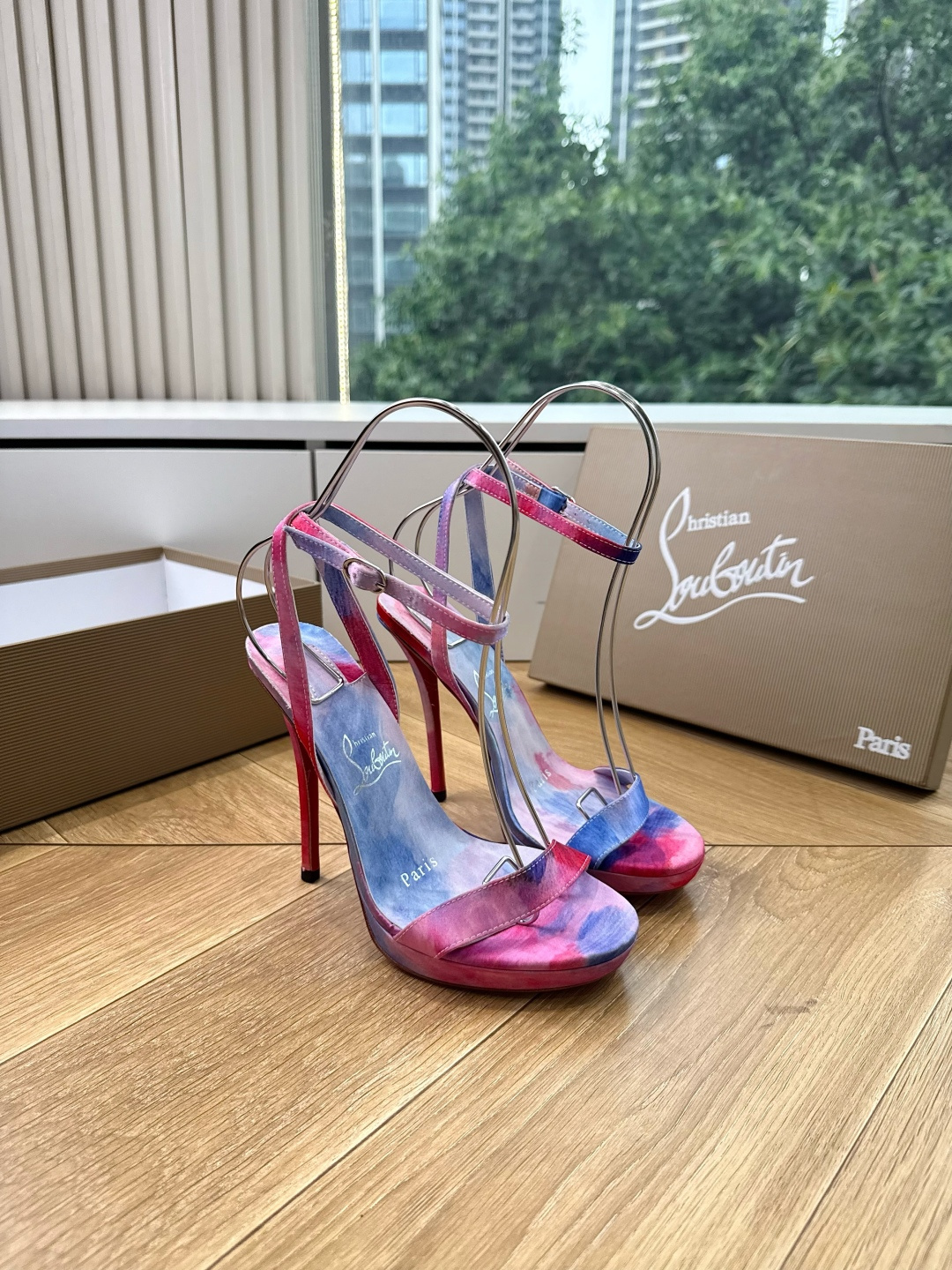 G277Christian Louboutin红底鞋防水台凉鞋 选到了颜色真好看呀[色色R]MyTheresa上现在居然
