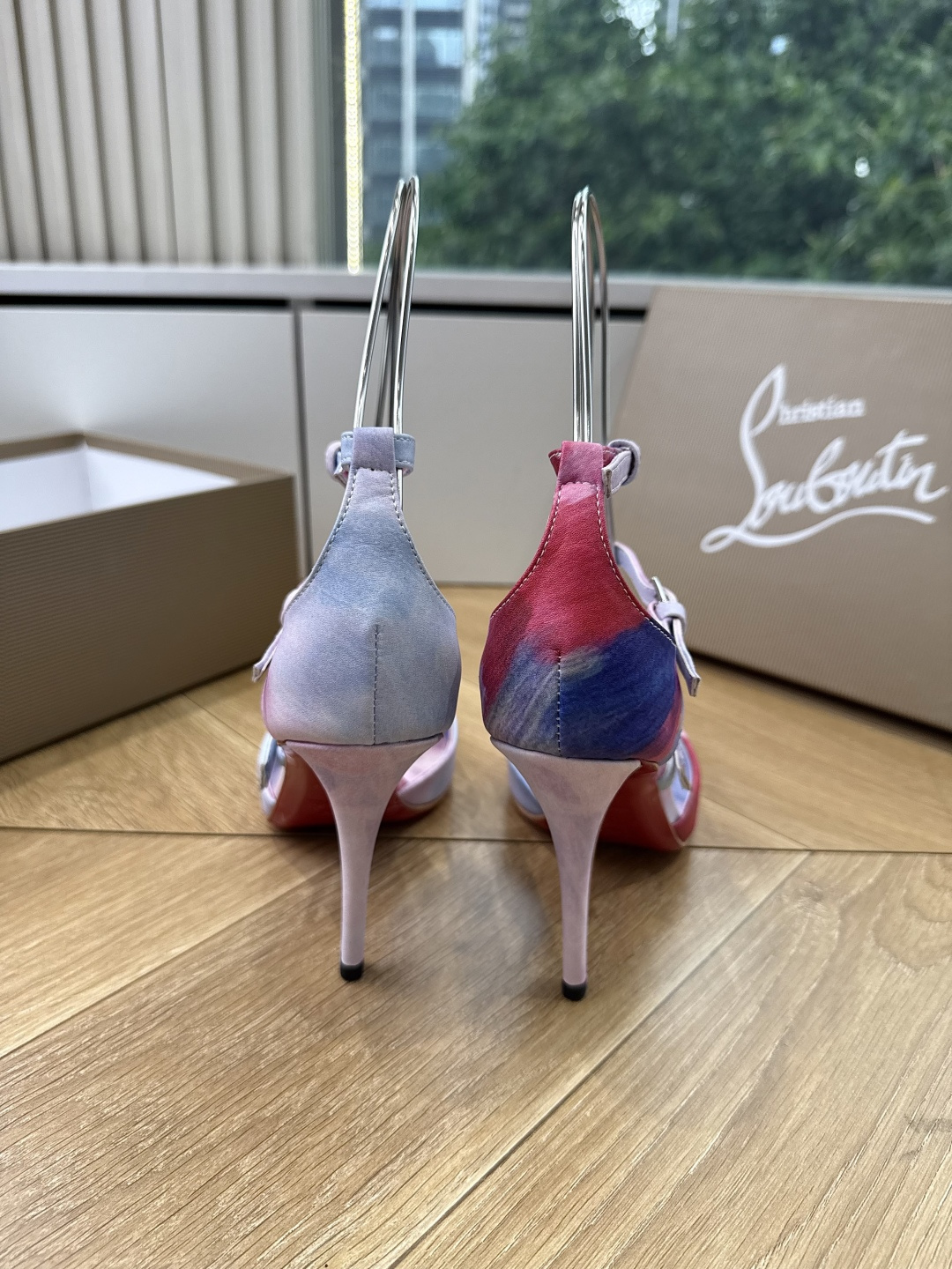 G277Christian Louboutin红底鞋防水台凉鞋 选到了颜色真好看呀[色色R]MyTheresa上现在居然