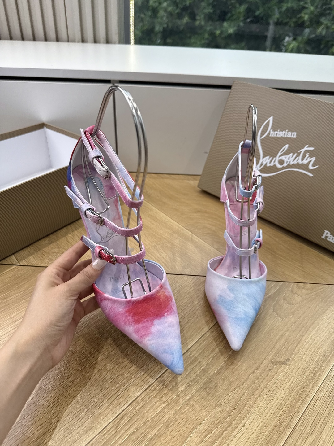 G277Christian Louboutin红底鞋防水台凉鞋 选到了颜色真好看呀[色色R]MyTheresa上现在居然