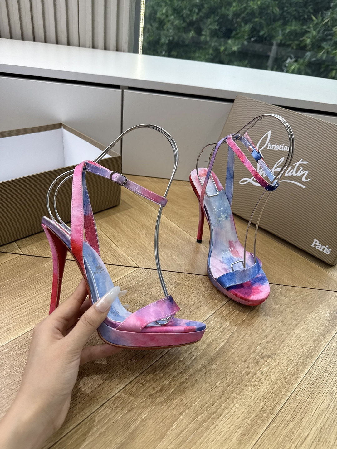 G277Christian Louboutin红底鞋防水台凉鞋 选到了颜色真好看呀[色色R]MyTheresa上现在居然