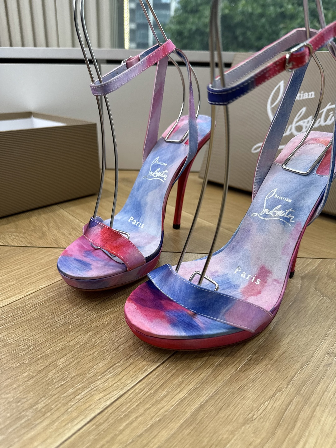 G277Christian Louboutin红底鞋防水台凉鞋 选到了颜色真好看呀[色色R]MyTheresa上现在居然