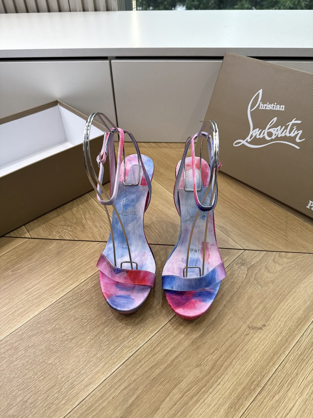 G277Christian Louboutin红底鞋防水台凉鞋 选到了颜色真好看呀[色色R]MyTheresa上现在居然