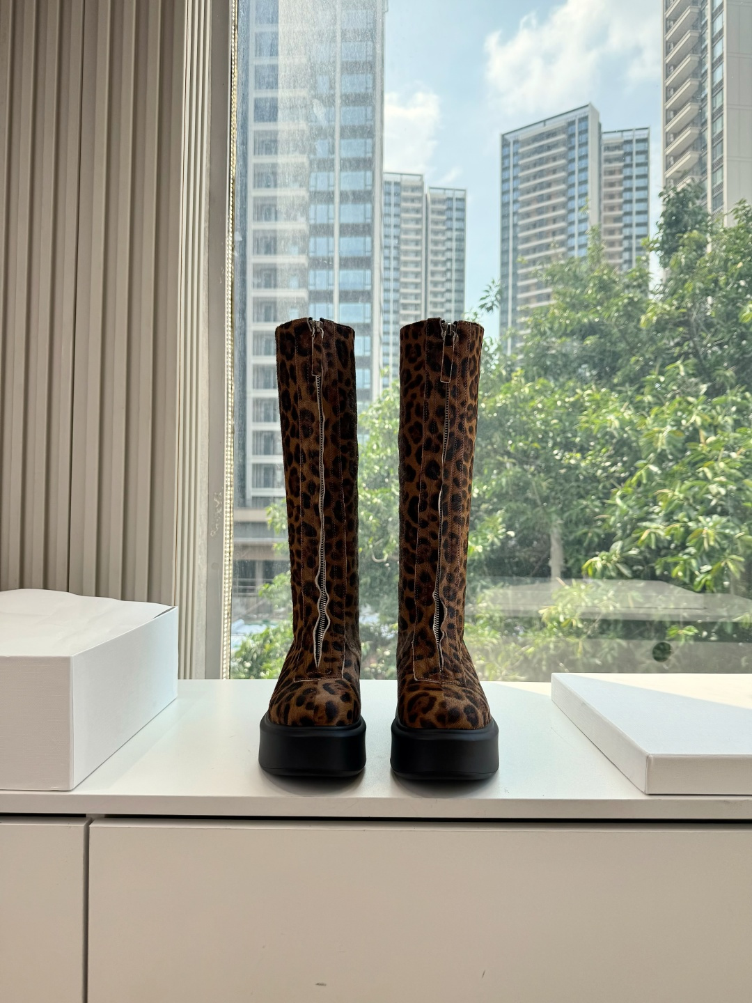 G028所见即所得The row2026新款平底骑士靴很少会看到一款会做到这么精细、而且对脚的包容性特别强,把脚型修饰得 G028所见即所得The row2026新款平底骑士靴很少会看到一款会做到这么精细、而且对脚的包容性特别强,把脚型修饰得